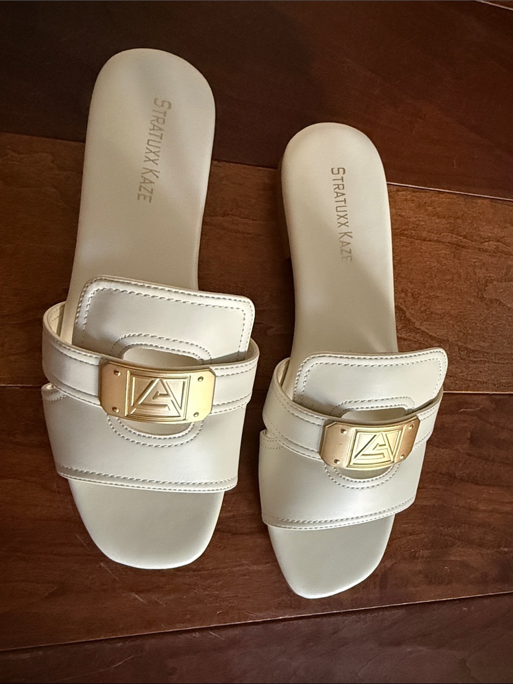 Stratuxx Kaze Women's Cream Slide Mules with Gold Emblem